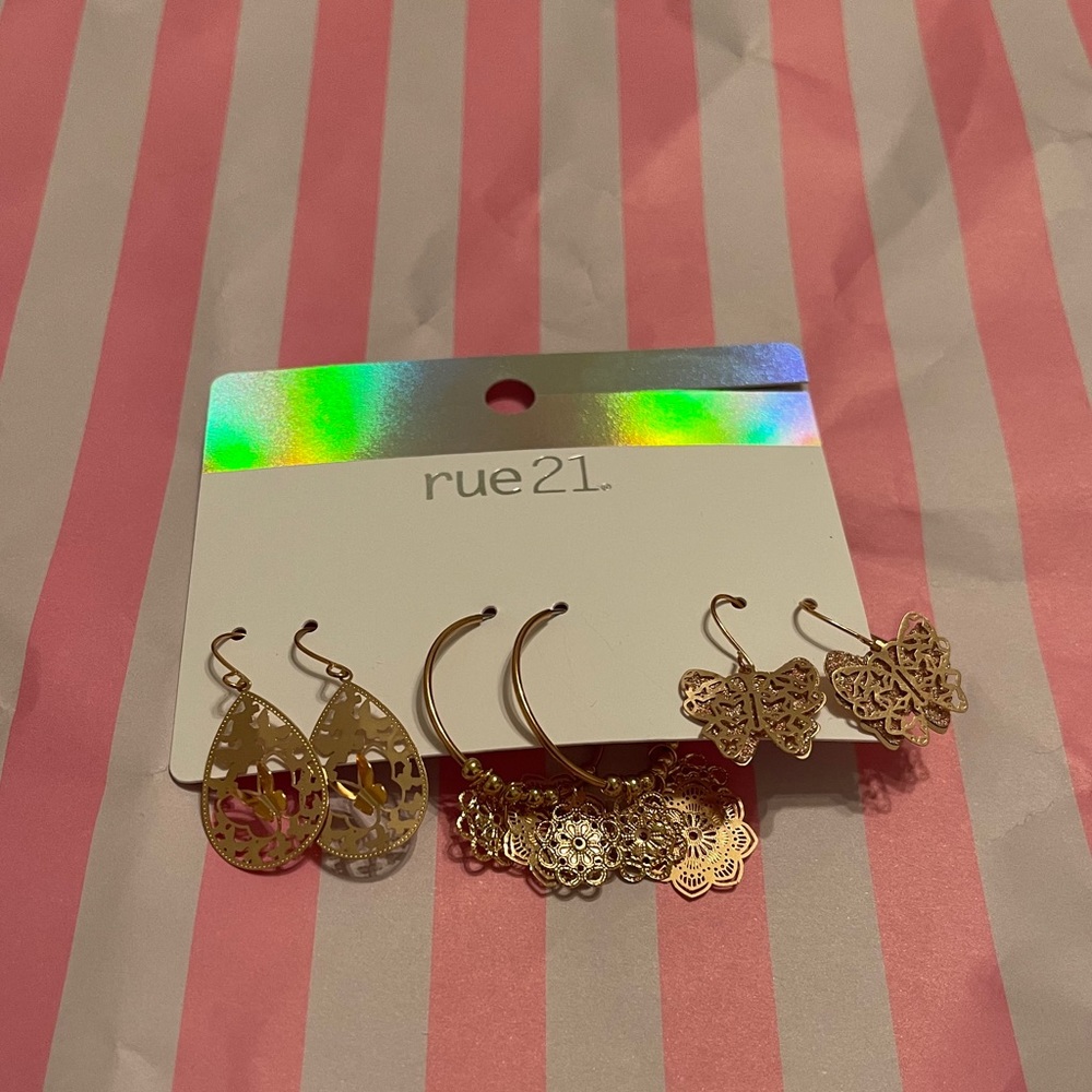 Rue21 Gold butterfly Drop earrings set